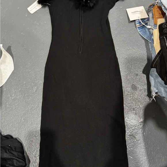 Elegant Black Dress - Picture 1 of 4